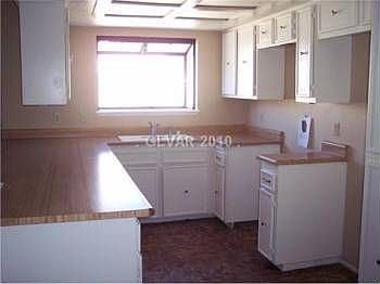 4th image of 629 Glenwood Ln