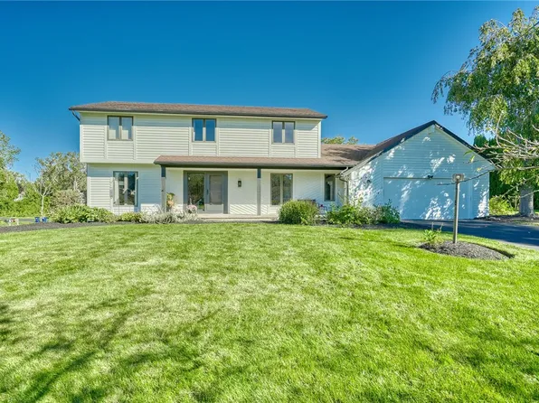 11 Pine Brook Cir, Penfield, NY 14526