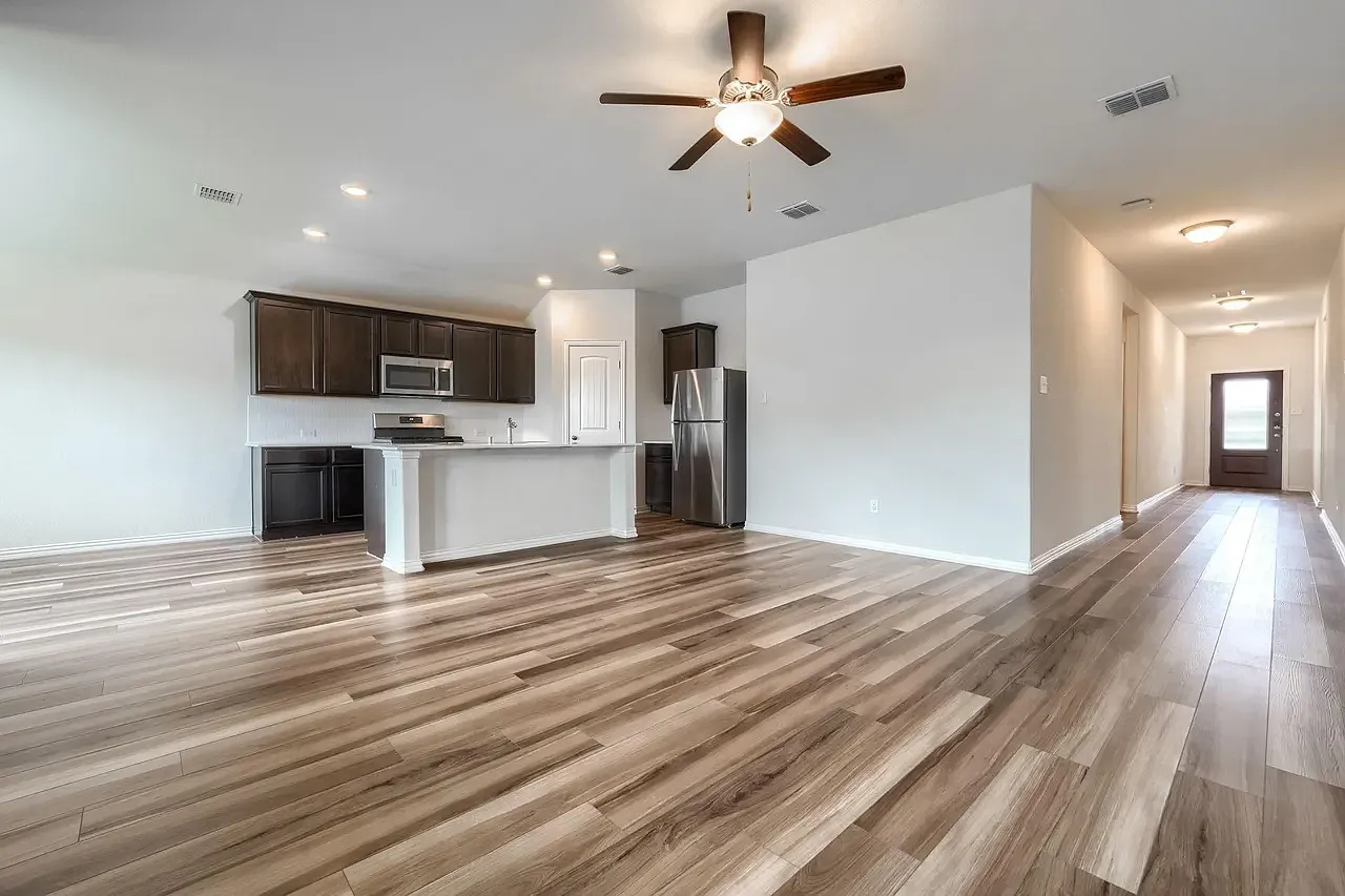 4 bed, 1862 sqft, $2,300 — Photo 2