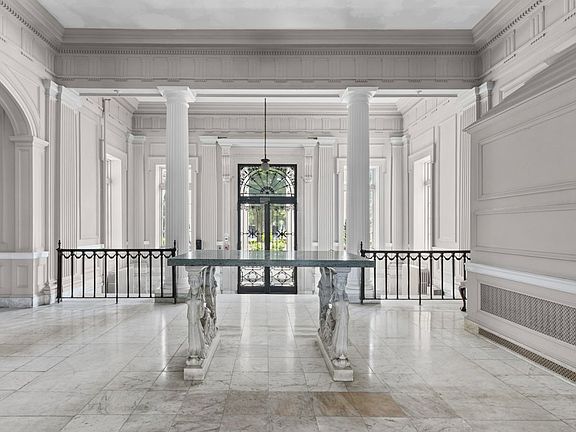3rd image of 553 Bellevue Ave APT 14