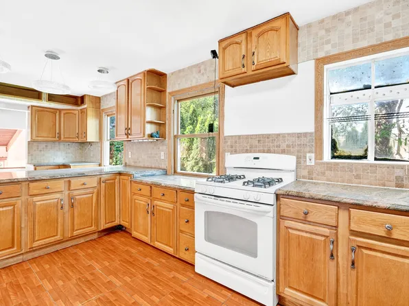 6015 Independence Avenue image 17 of 85