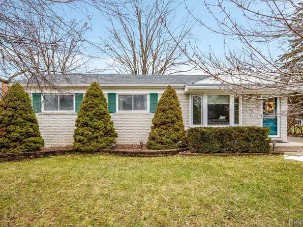 48477 Bluebird Dr, Shelby Township, MI 48317