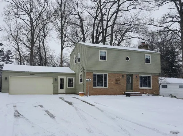4605 Westgate Dr NW, Comstock Park, MI 49321