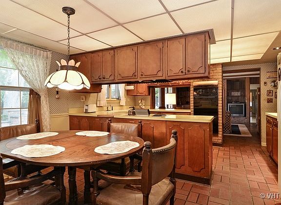 3rd image of 1234 Oakwood Ln