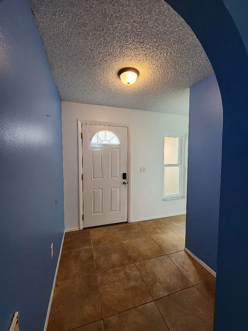 Gorgeous Pool Home in Spring Hill — Photo 2