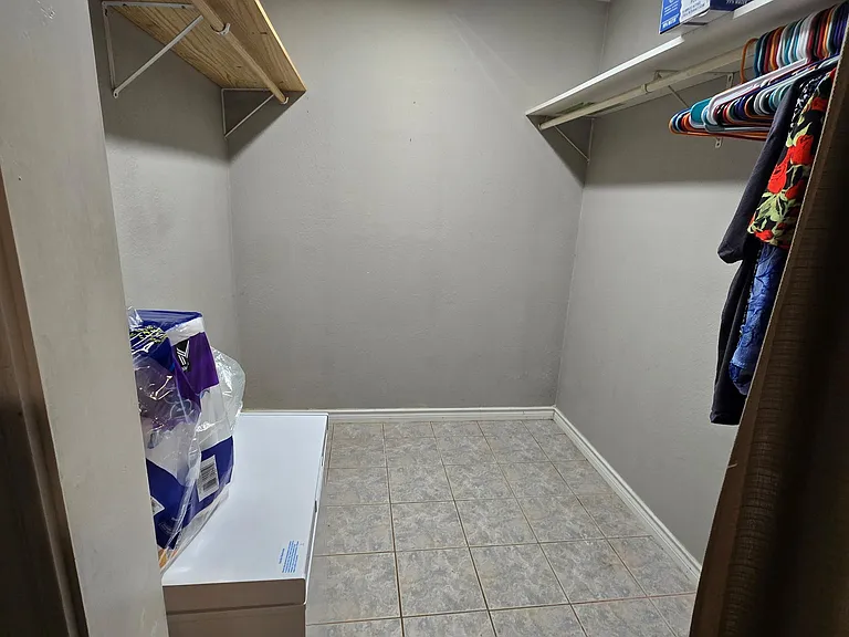 Bedroom Walk In Closet
