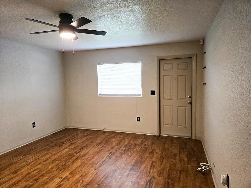 2 bed, 1.0 bath, 900 sqft, $1,750 — Photo 3