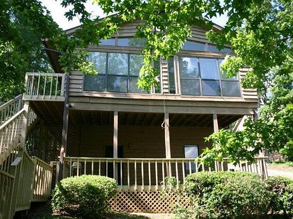 3rd image of 201 Lakeview Dr