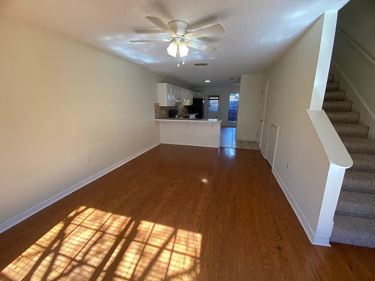 2293 Hollydale Ave #7C — Photo 4
