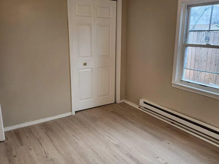 212 E Marshall St — Photo 12