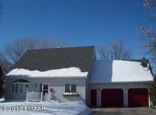 1015 8th St N, Moorhead, MN 56560