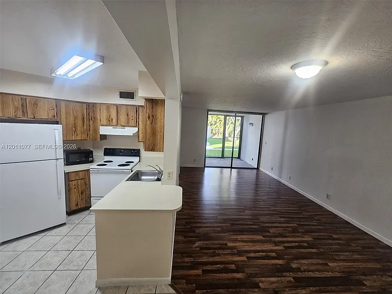 211 Lake Pointe Dr #108 — Photo 7