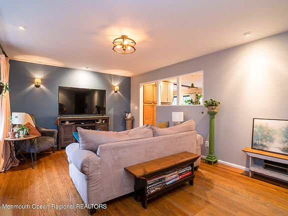 5th image of 36 Vermont Avenue
