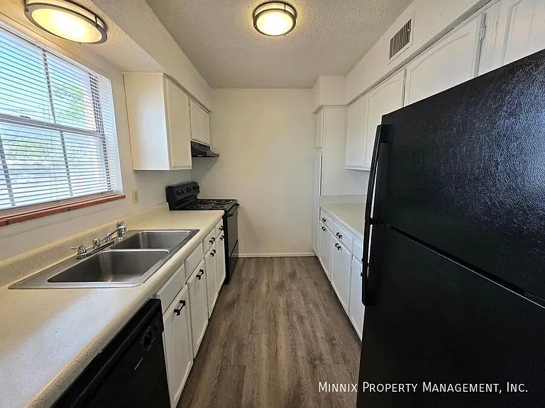 Whispering Oaks 1904 N. Midland — Photo 28