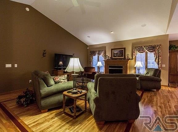 5th image of 1600 W Killarney St