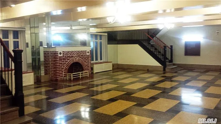 Sold by Winzone Realty Inc | media 7