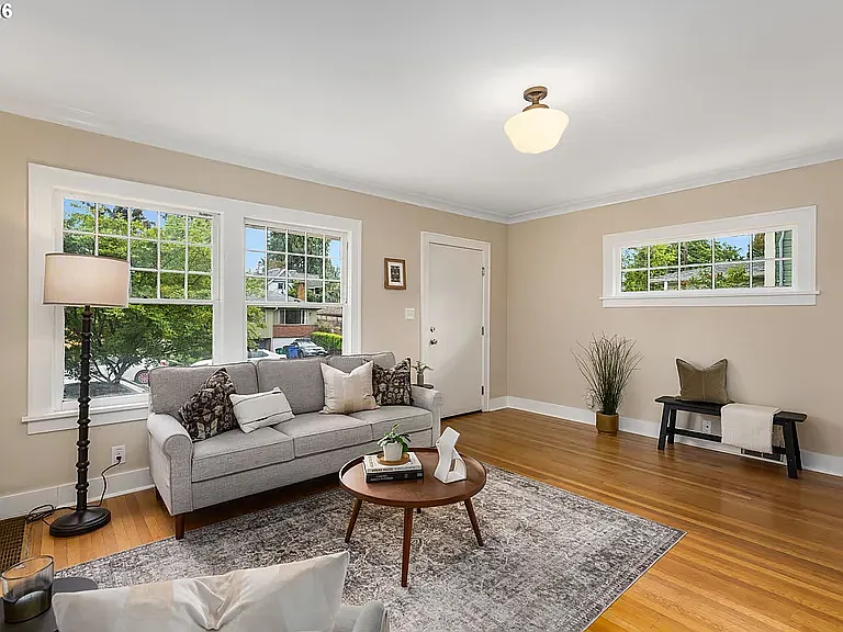 923 NE Tillamook St — Photo 2
