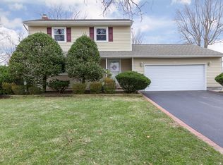 35 Montrose Dr, Commack, NY 11725