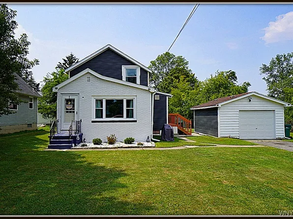 5134 Bradford St, Hamburg, NY 14075