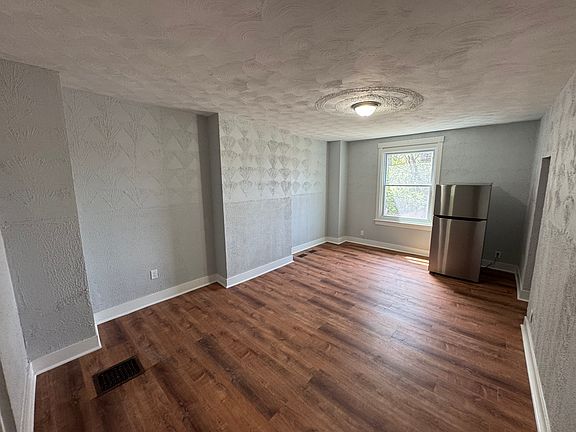 4th image of 2312 Woodstock Ave Floor 1