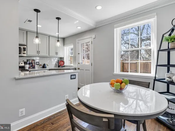 2906 S Buchanan St, Arlington, VA 22206