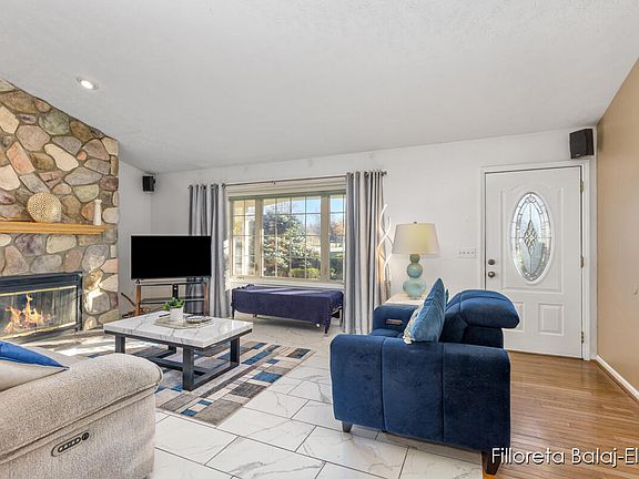 4th image of 2413 Palm Dale Dr SW
