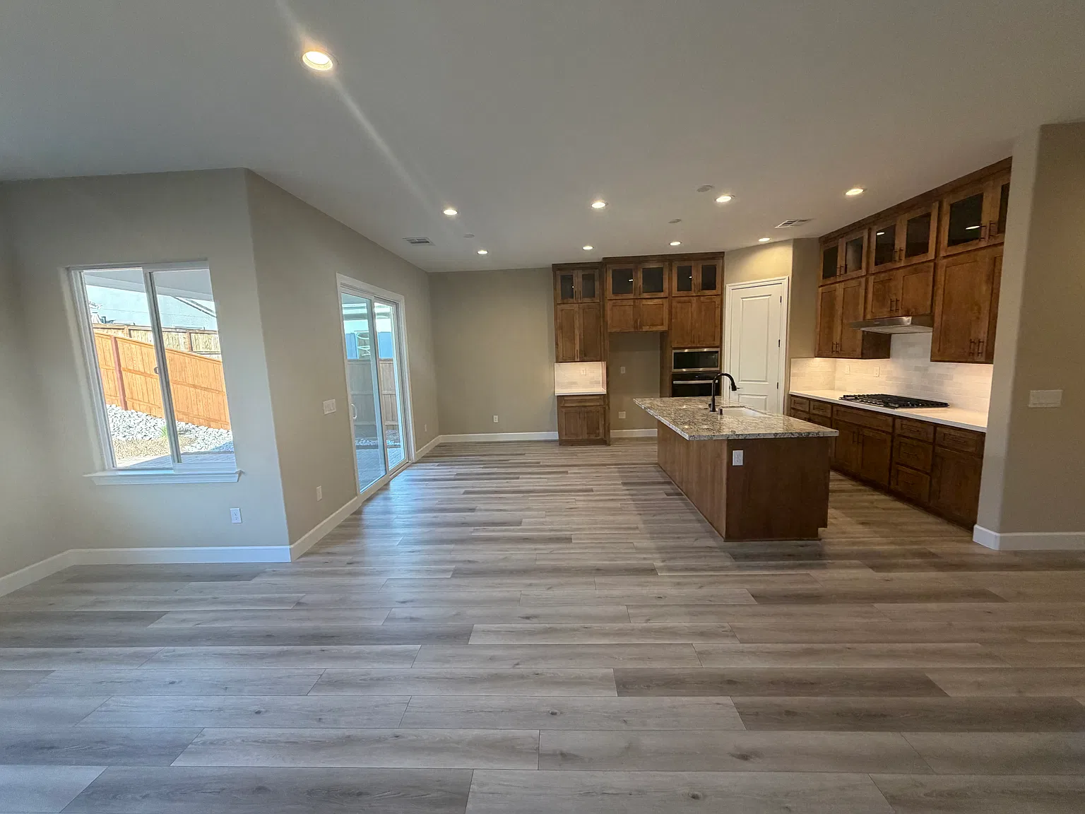 3 bed, 1865 sqft, $3,400 — Photo 3