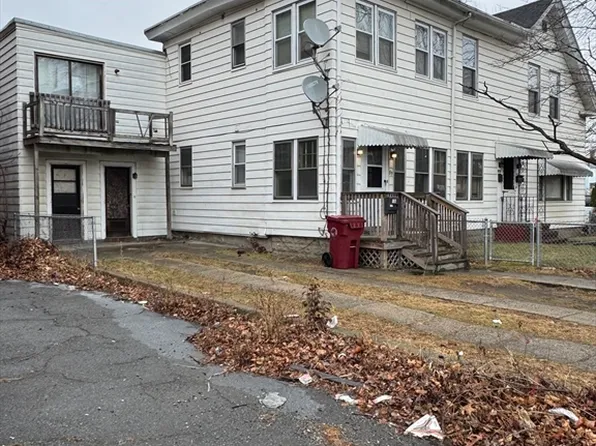 89 Mammoth Rd, Lowell, MA 01854