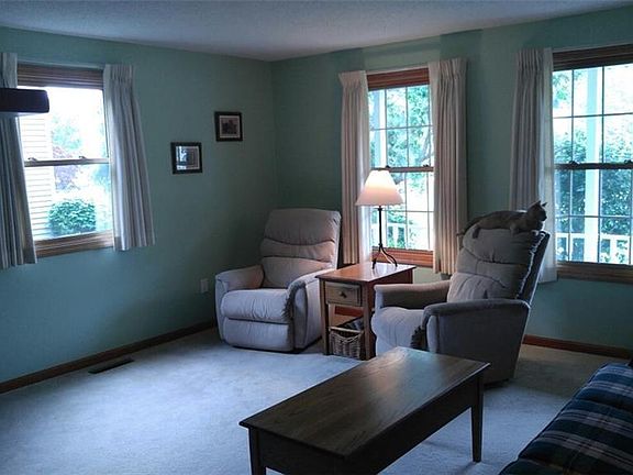 3rd image of 553 Pin Oak Cir