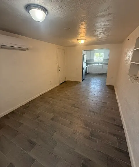 140 W Macarthur St #8 — Photo 4