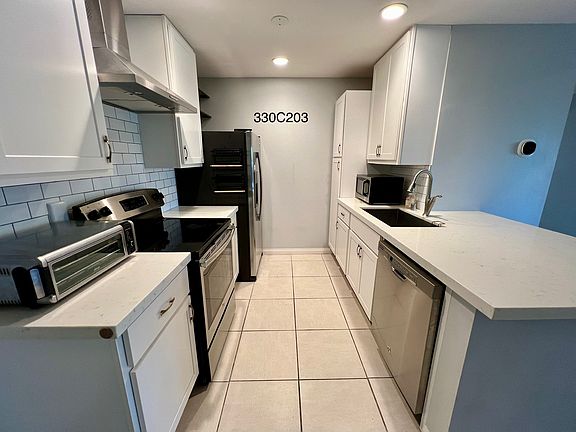 4th image of 330 N Chapel Ave #204