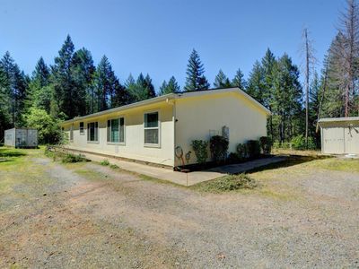 455 Lake Shore Dr, Selma, OR, 97538