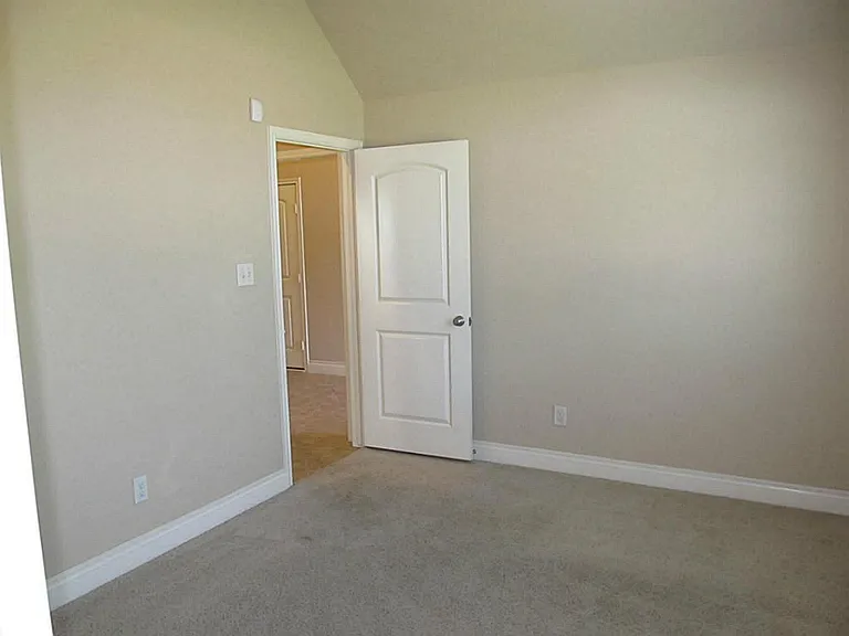 14104 Green Thicket Dr — Photo 19