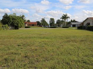 2914 Country Club Blvd, Cape Coral, FL 33904