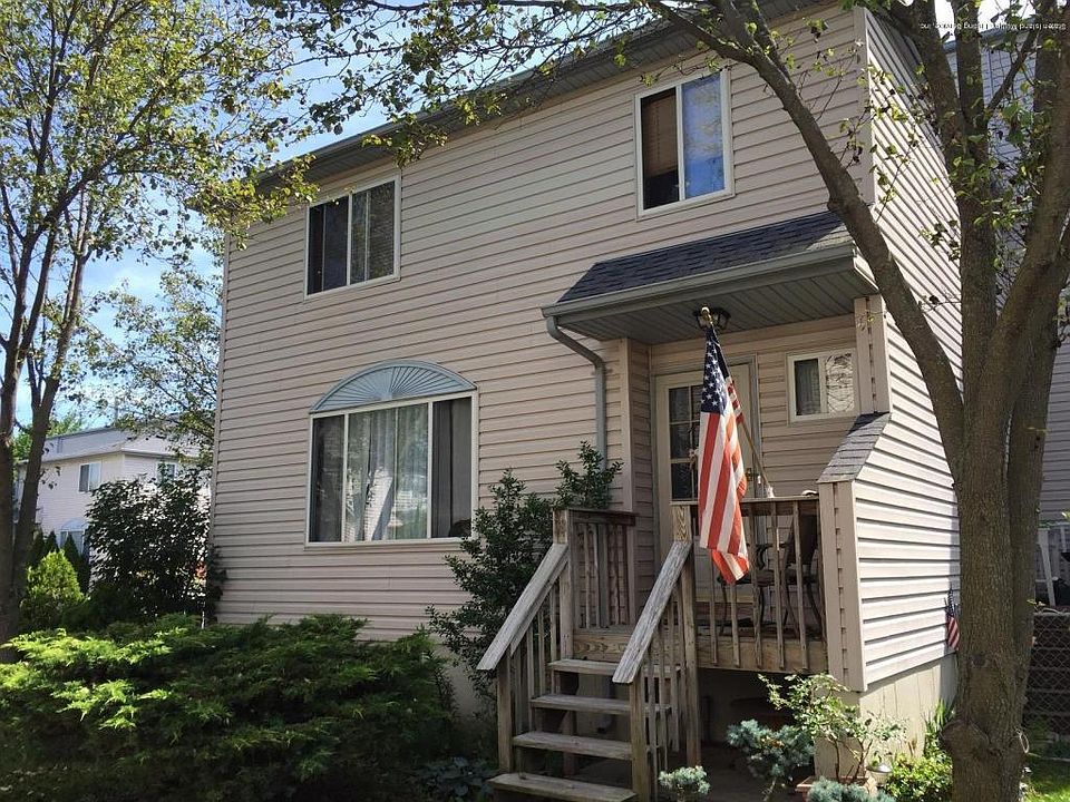 1st image of 38 Forest Ln