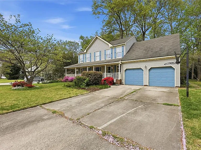 708 Marston Dr — Photo 2