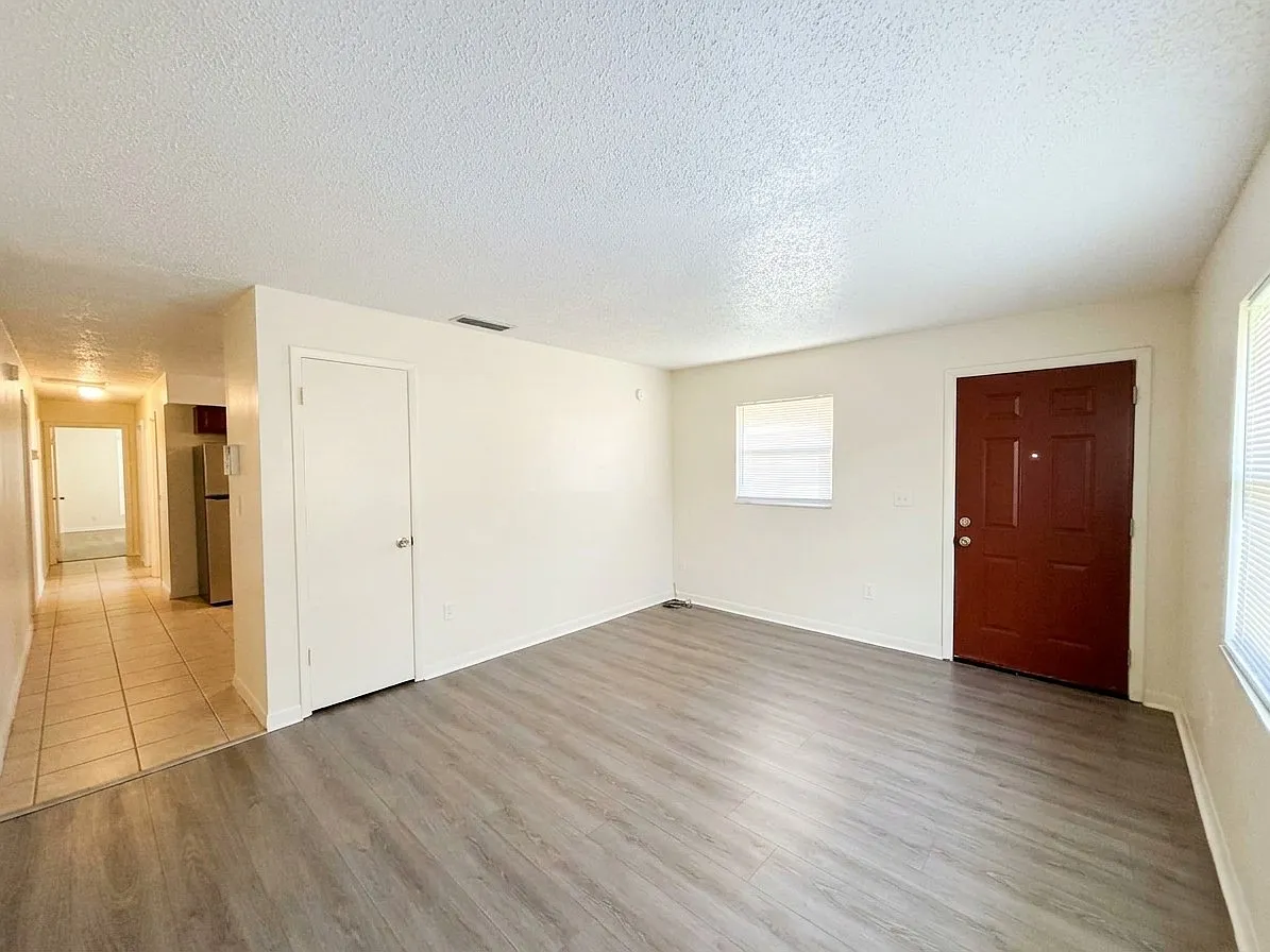 2 bed, 985 sqft, $1,250 — Photo 2