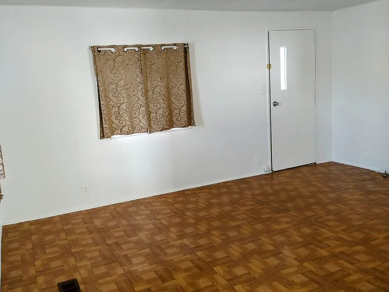 8039 Eastern Circle Dr — Photo 11