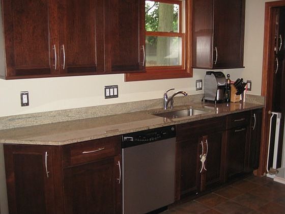 Kitchen w/ Granite counters