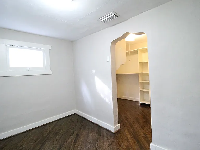 4613 Cambridge St — Photo 9