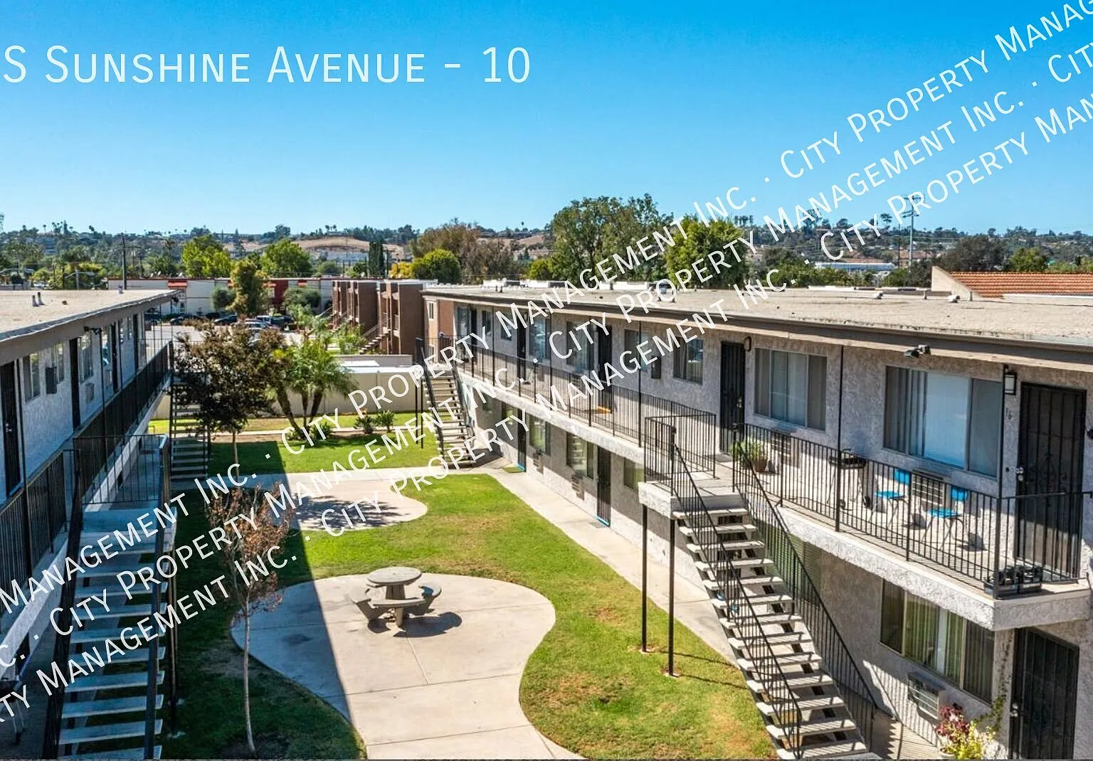 large 2 bedroom, 1 bath apartment in the heart of El Cajon — Photo 1