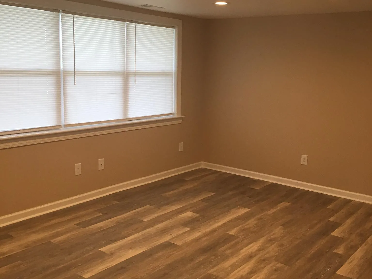 4 bed, $2,100 — Photo 2