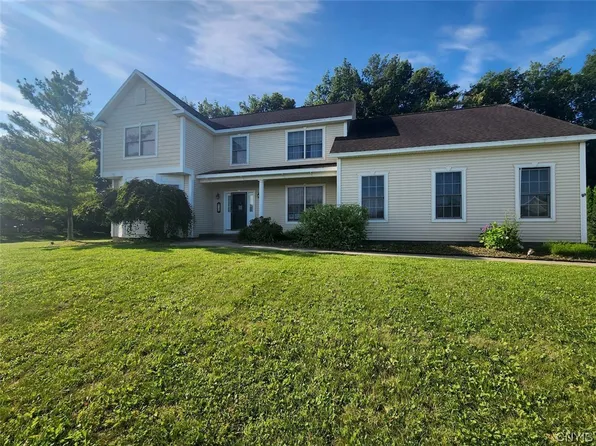 106 Snowflake Cir, Camillus, NY 13031