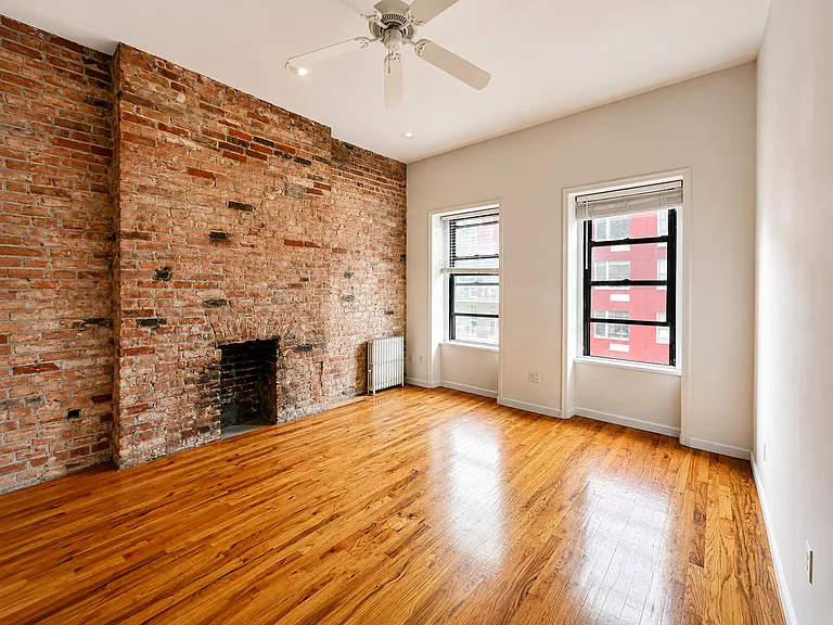 528 W 46th St #5W — Photo 2