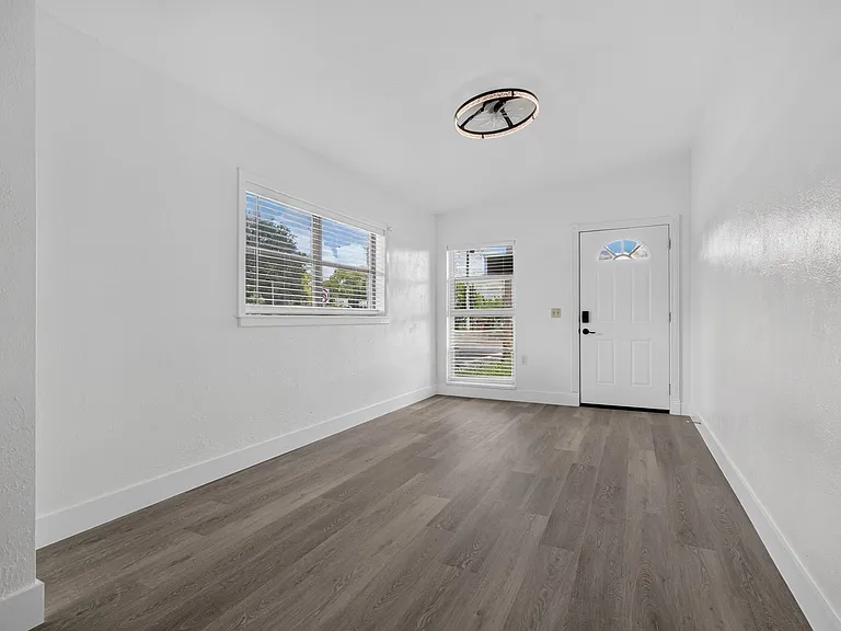 2500 Myrtle Ave — Photo 8