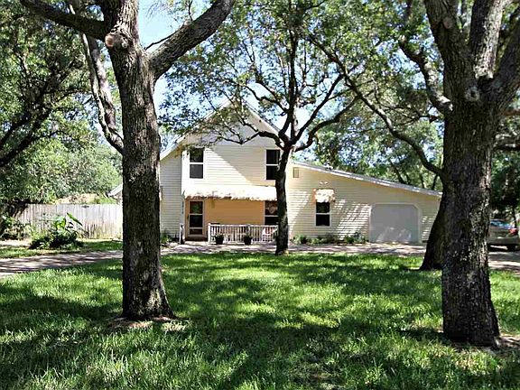 3rd image of 2812 Whisper Oaks Dr
