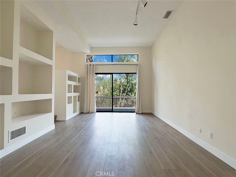 5214 Calatrana Dr — Photo 7