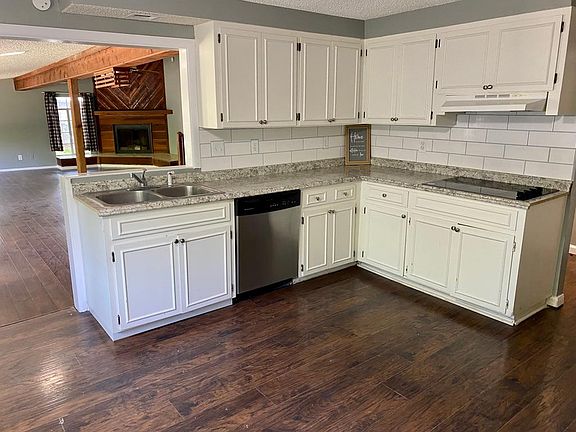 3rd image of 207 Colton Dr