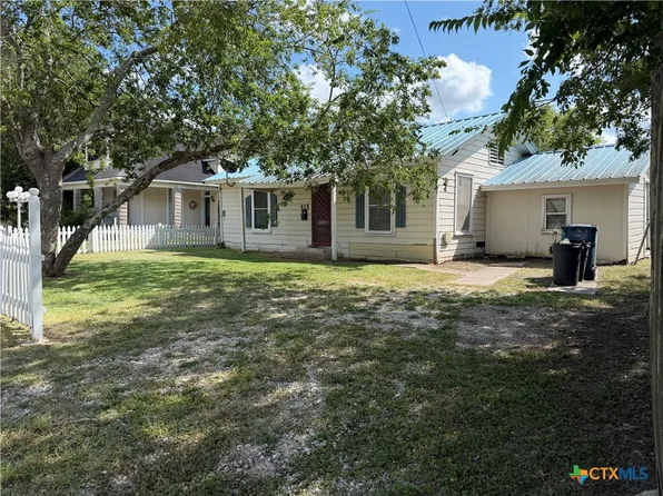 415 S Virginia St, Port Lavaca, TX 77979