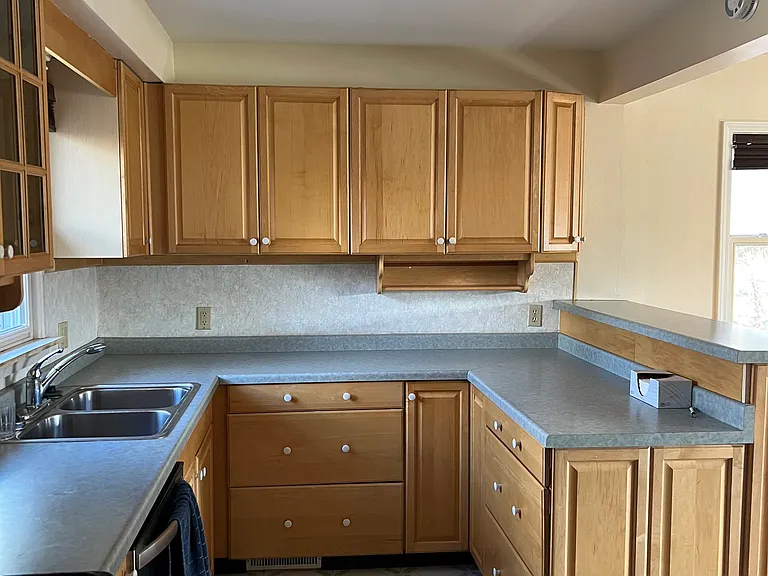 1610 W Union St — Photo 1